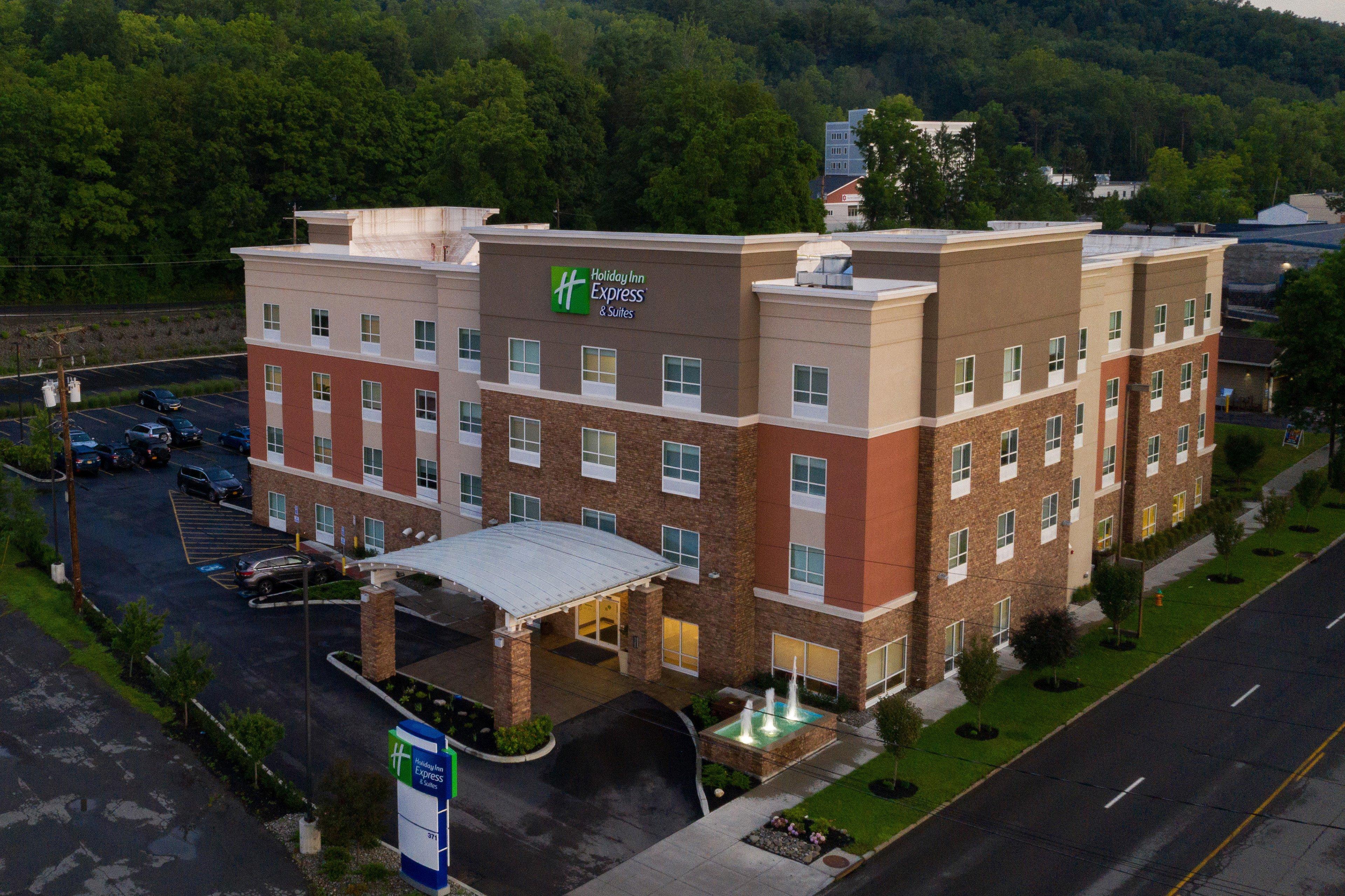 Holiday Inn Express & Suites Ithaca By Ihg Exterior photo