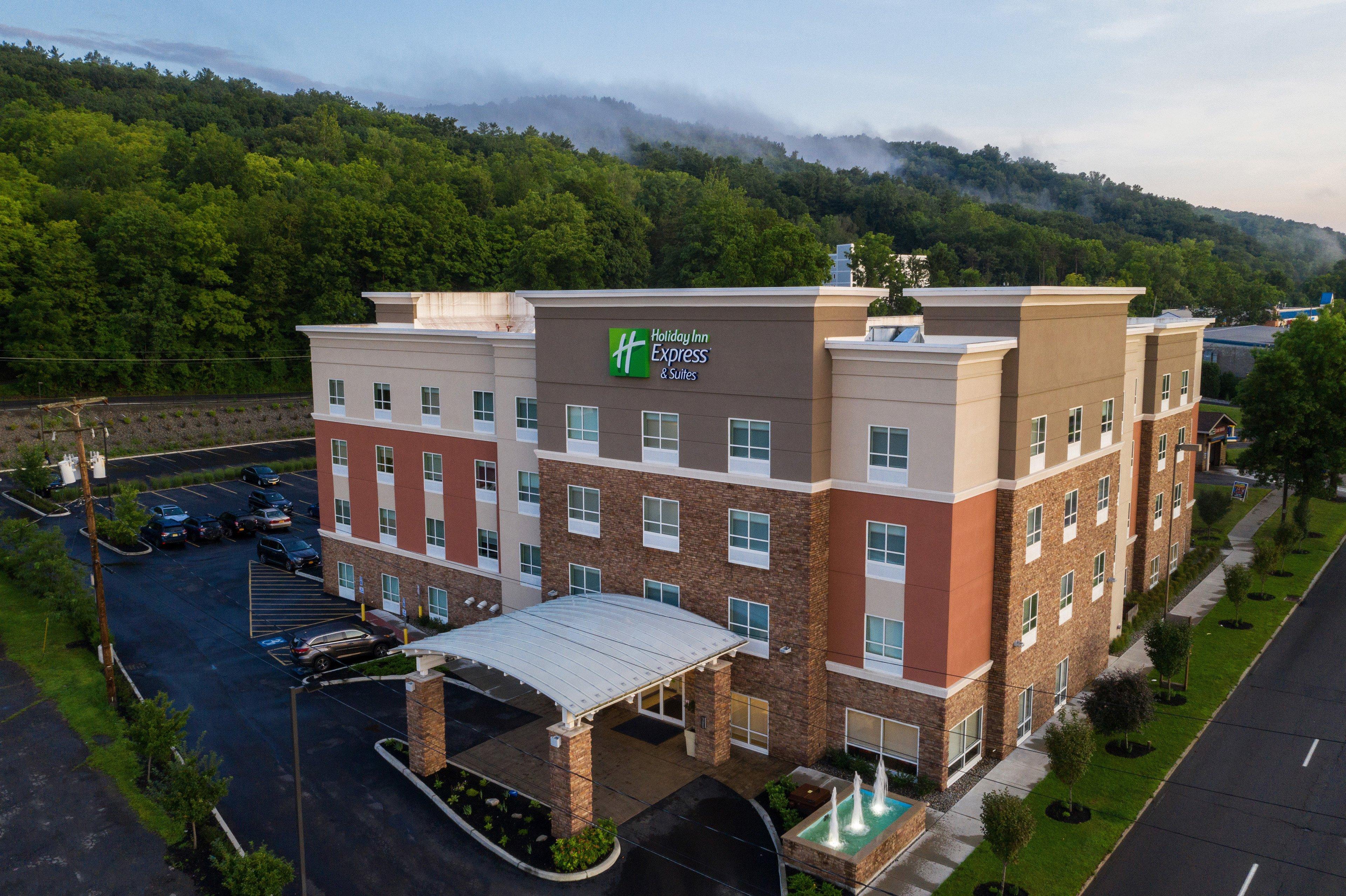 Holiday Inn Express & Suites Ithaca By Ihg Exterior photo